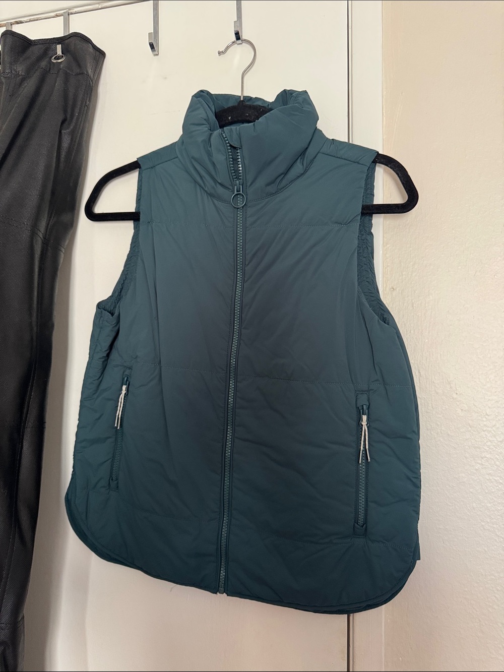 Women’s Vuori Teal Puffer Vest - Sleeveless Jacket